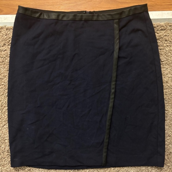 Ann Taylor Woman 8 Elegant Navy Wrap Skirt Black LeatherTrim Excellent Like New - Picture 6 of 9